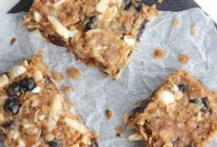 No-Bake Blueberry Almond Oatmeal Bars with White Chocolate Drizzle