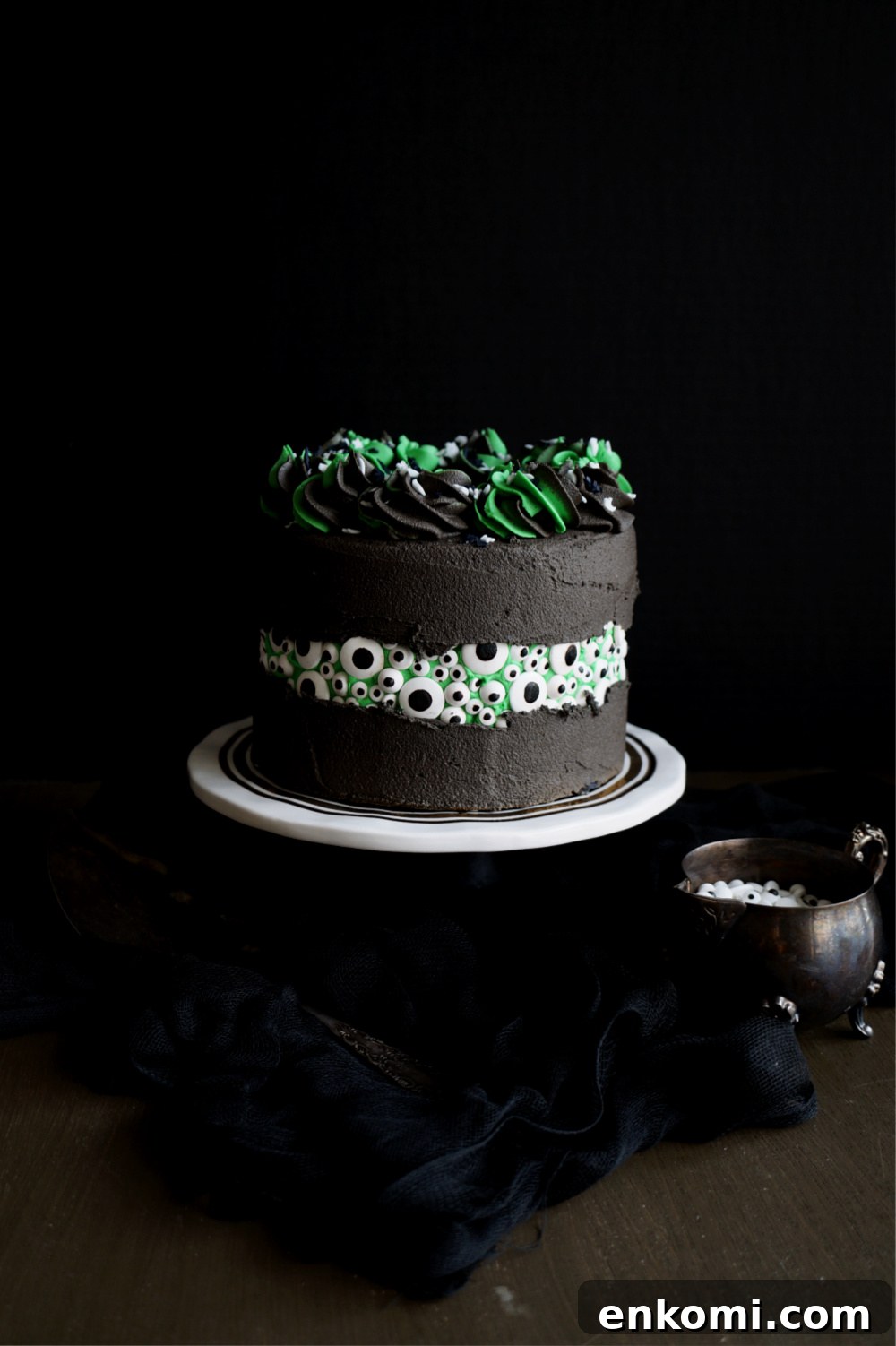 Vegan Green Velvet Eyeball Fault Line Cake Recipe 3 eyeball fault line cake on cake stand