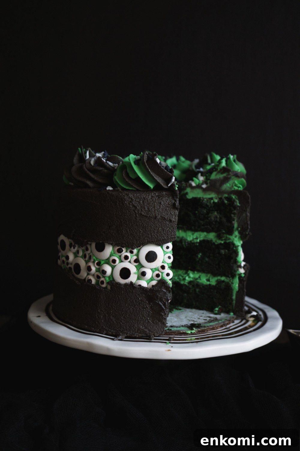 Vegan Green Velvet Eyeball Fault Line Cake Recipe 8 eyeball fault line cake with slice cut out