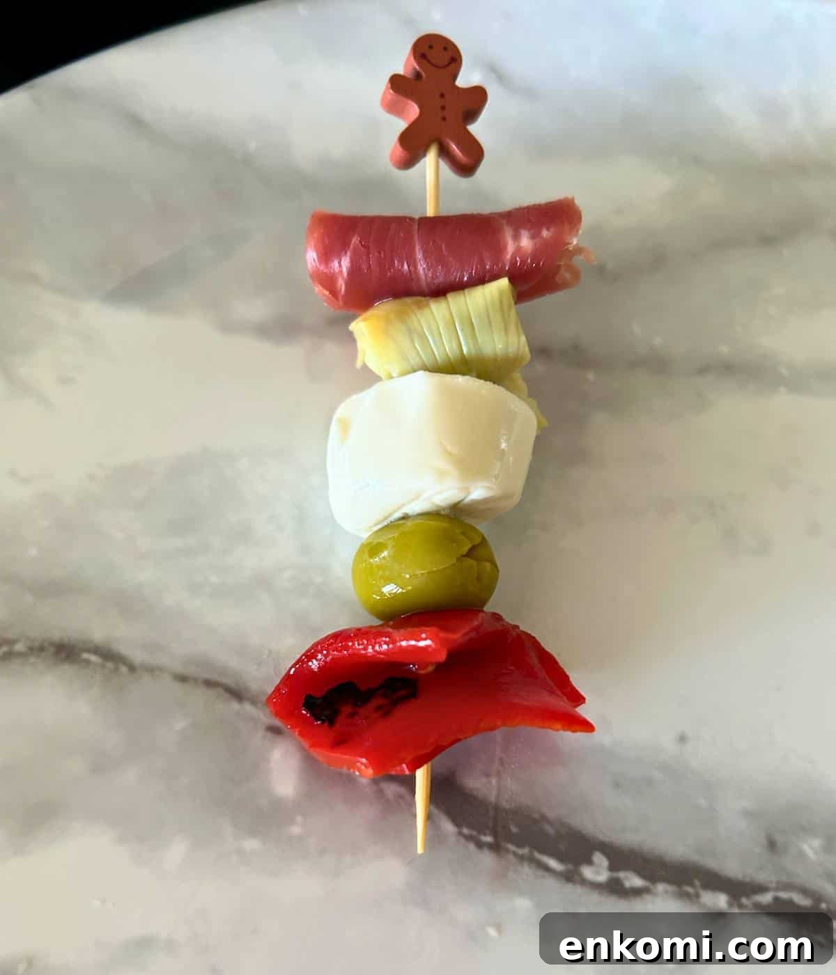 Charcuterie Skewers: Delicious Crowd‑Pleaser Appetizer Recipe 6 Charcuterie skewer with red peppers, olive, mozzarella, artichoke and prosciutto on stick.