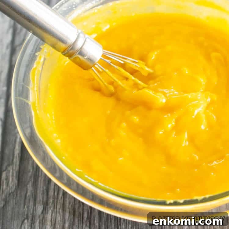 whisk in bowl of mango pudding without gelatin