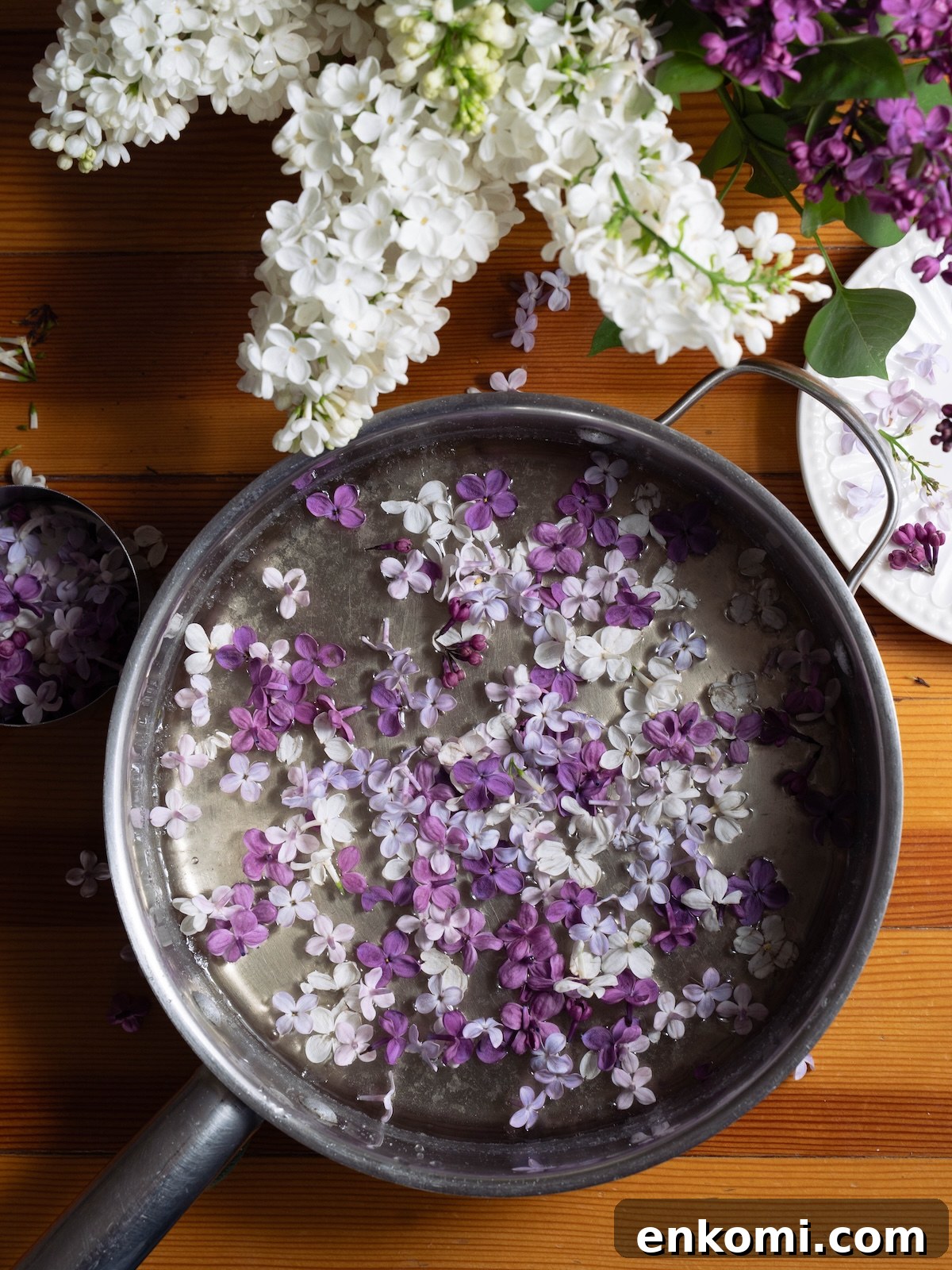 7 Wild Spring Flowers to Forage in the Pacific Northwest 31 White and purple lilac flowers in a saucepan of simple syrup