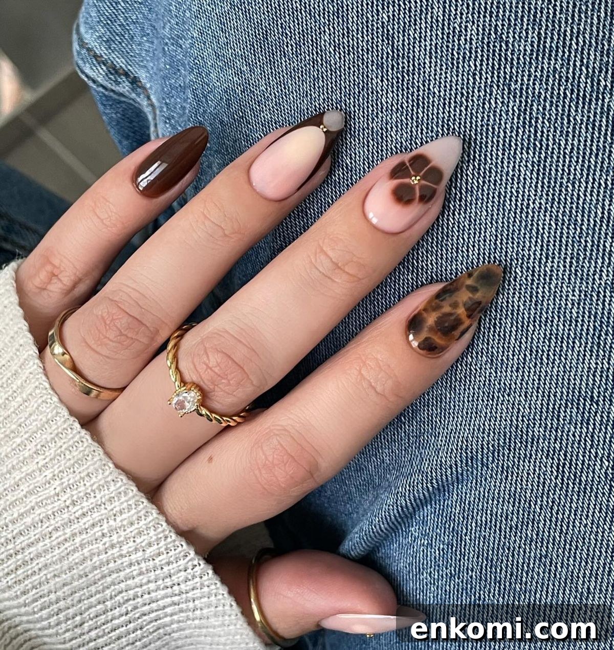 21 Elegant Almond Thanksgiving Nail Designs You’ll Love 19 17. Espresso and Tortoiseshell