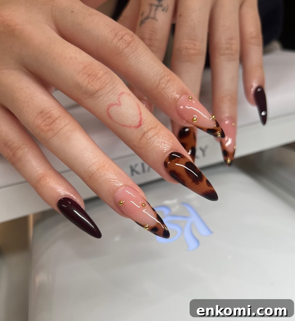 21 Elegant Almond Thanksgiving Nail Designs You’ll Love 4 2. Tortoiseshell Almond Nails