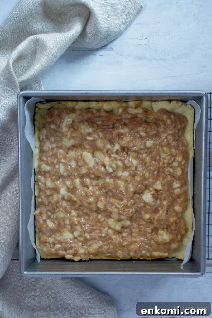 shortbread crust with banana layer on top