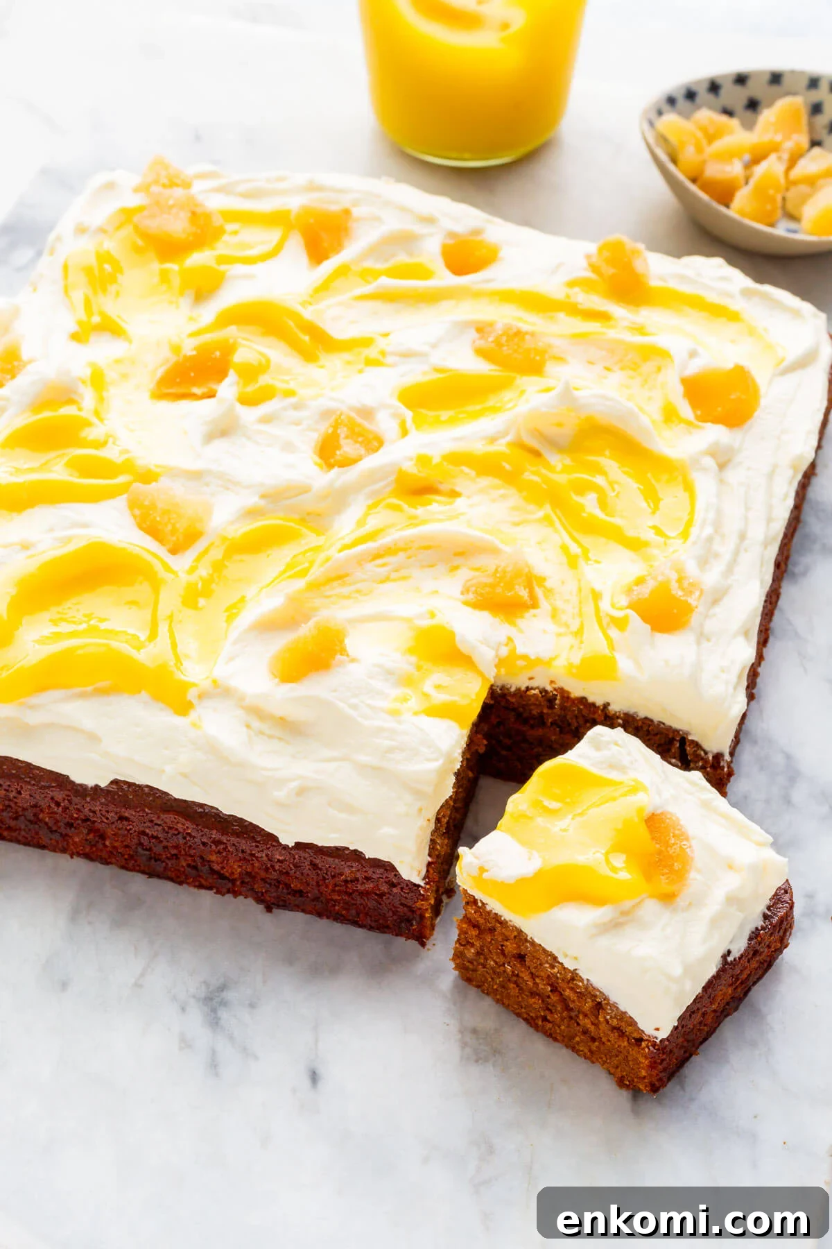 Cutting a gingerbread cake into squares to serve it.