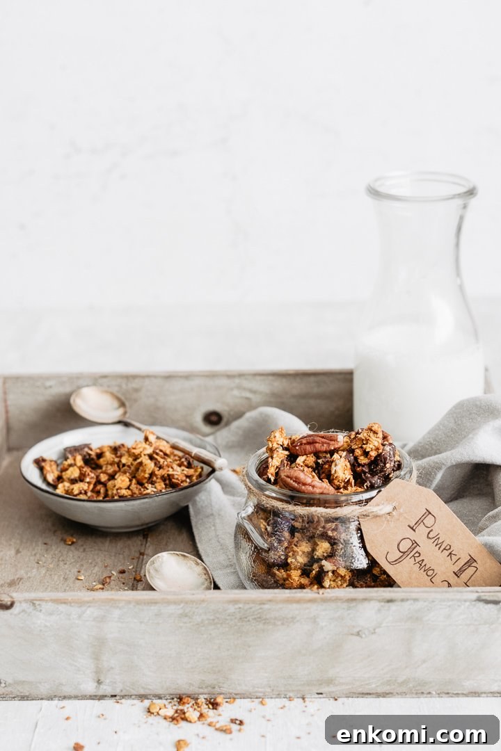 La granola alla zucca è la colazione autunnale perfetta. Vegan e gluten free.