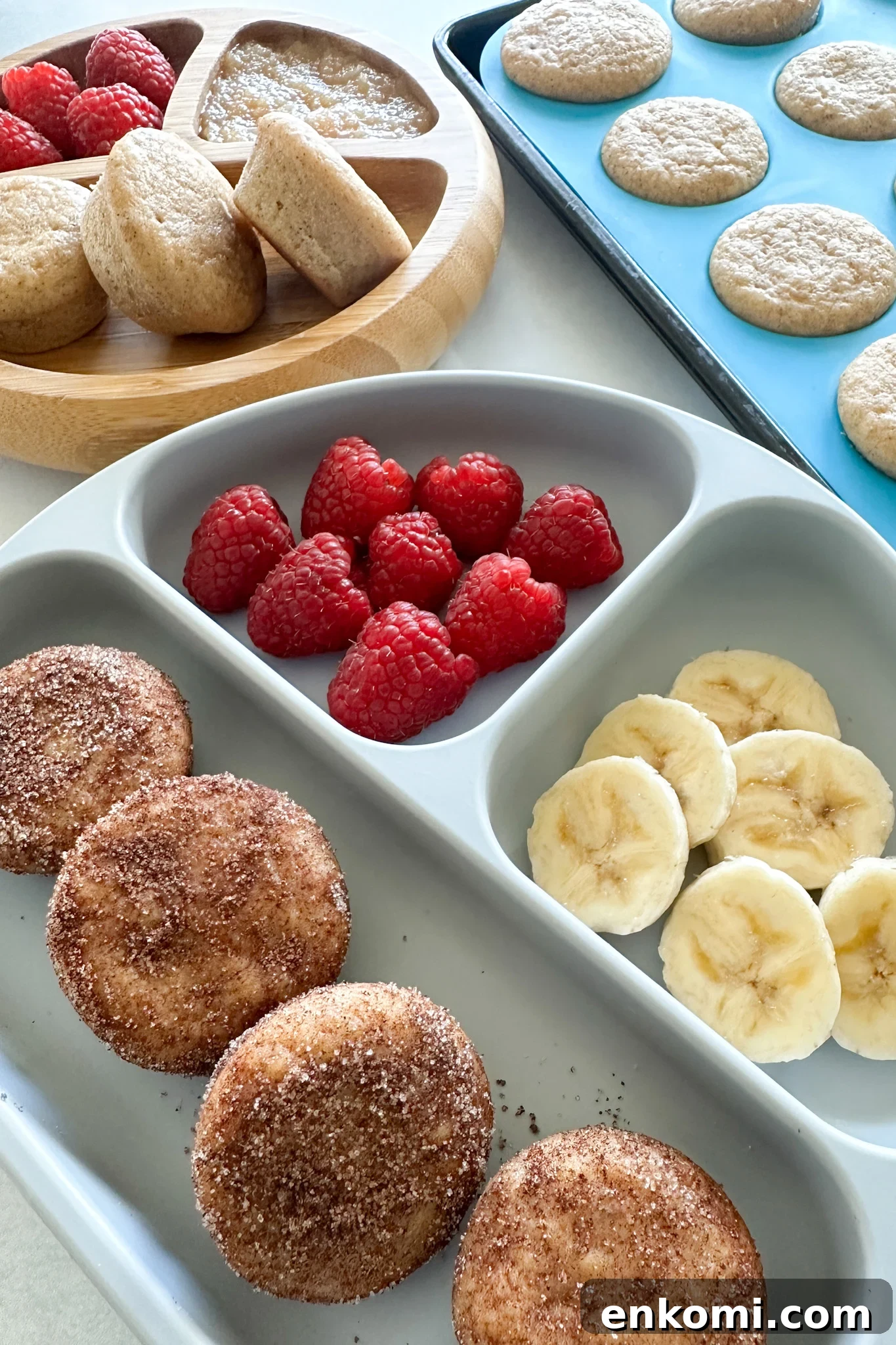 Cinnamon muffins served with fruits.