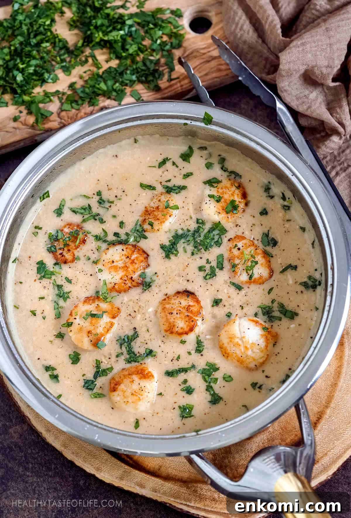 Dairy-Free Creamy Scallops Recipe (Whole30 Friendly) 4 Keto whole30 scallops with dairy free white sauce.