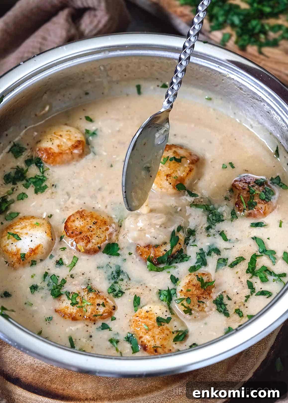 Dairy-Free Creamy Scallops Recipe (Whole30 Friendly) 7 Healthy scallop dinner: whole30 scallops, aip scallops, paleo scallops, dairy free scallops.