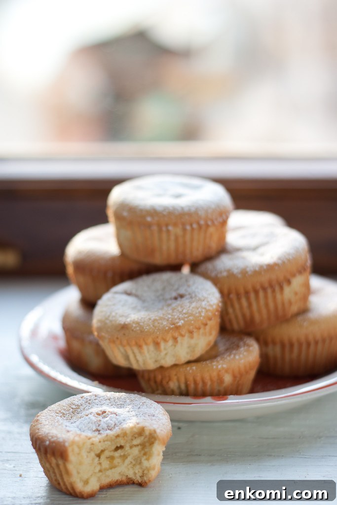 Almond and orange tiny cakes