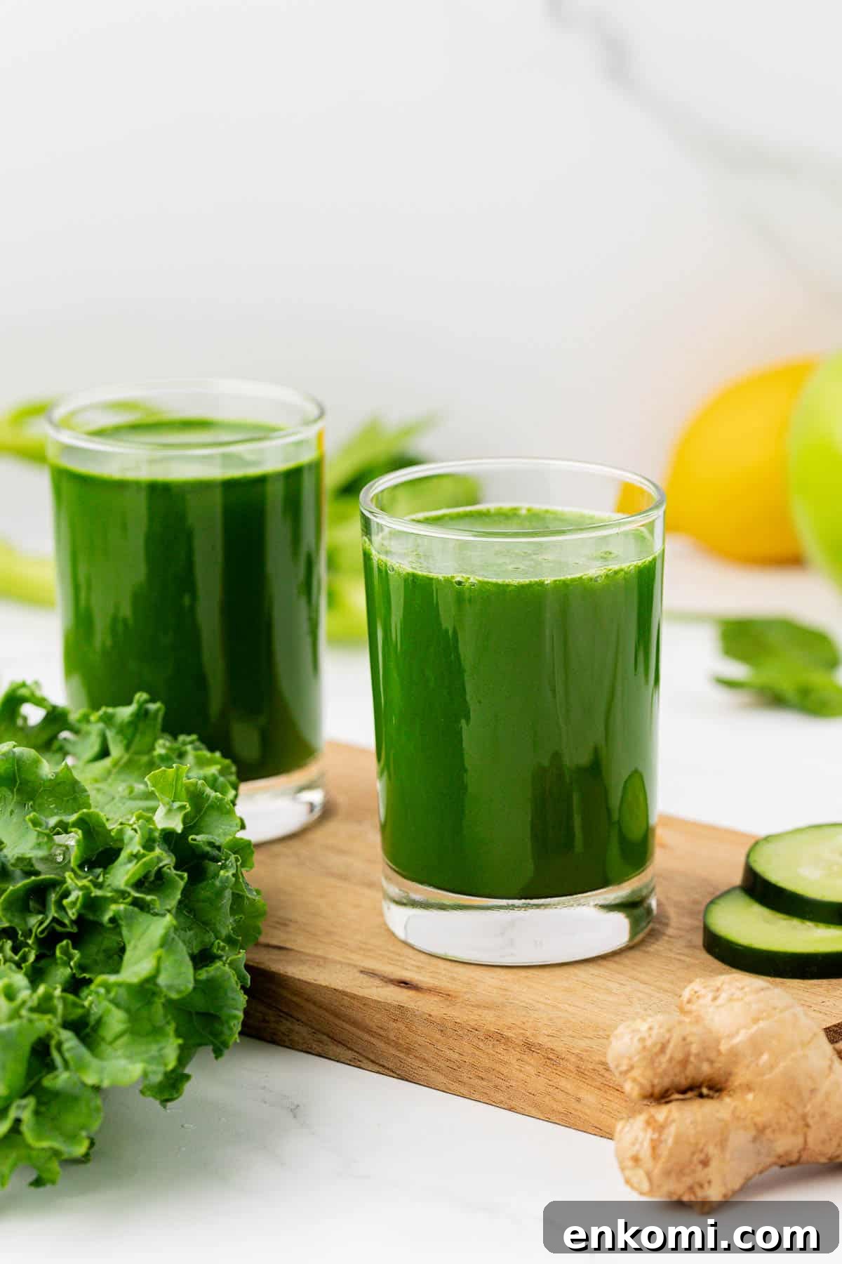 Refreshing Homemade Green Juice Recipe for Energy and Detox 2 green juice in a glass