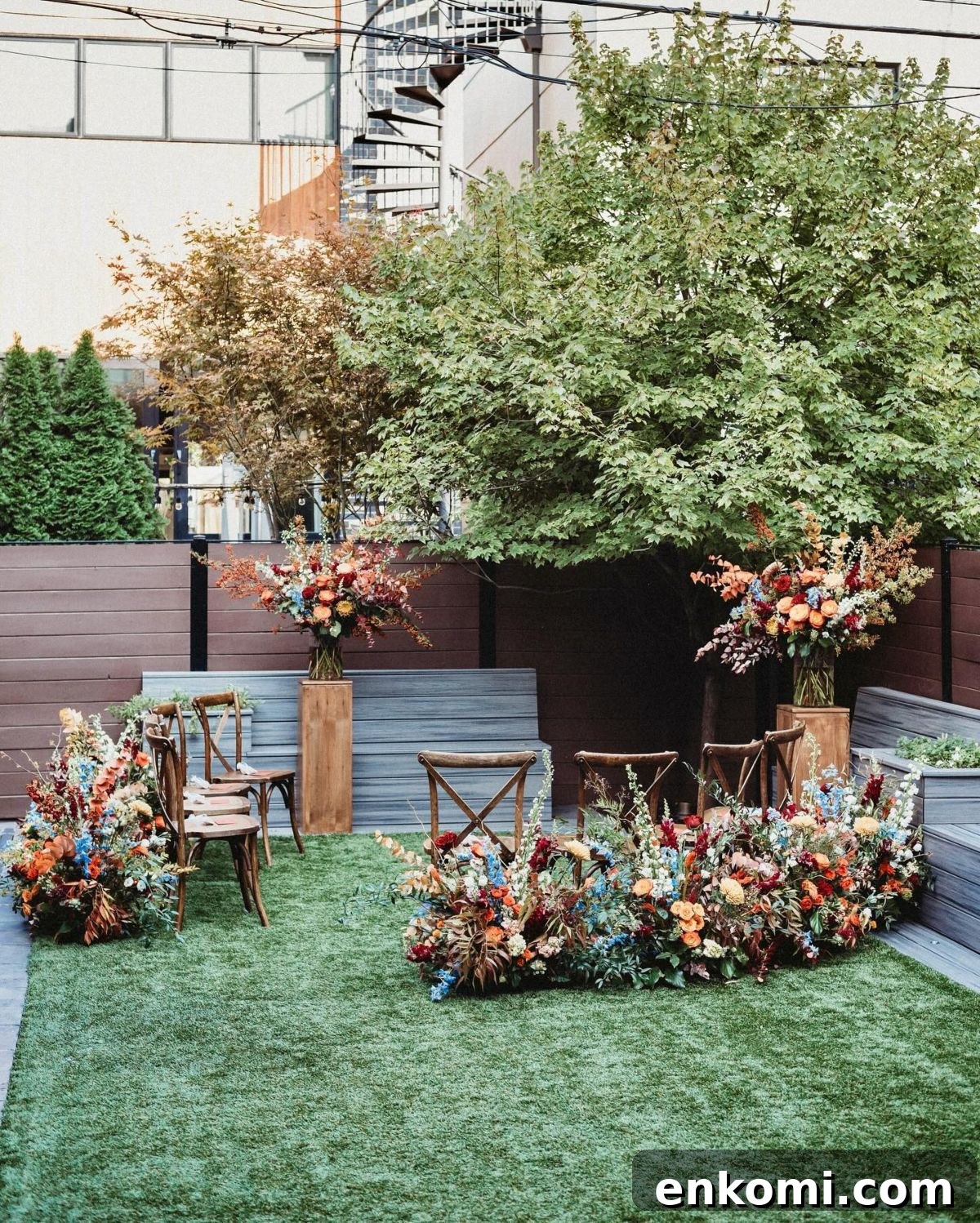 31 Intimate Small Wedding Ideas for a Memorable Celebration 3 Big and Beautiful Florals