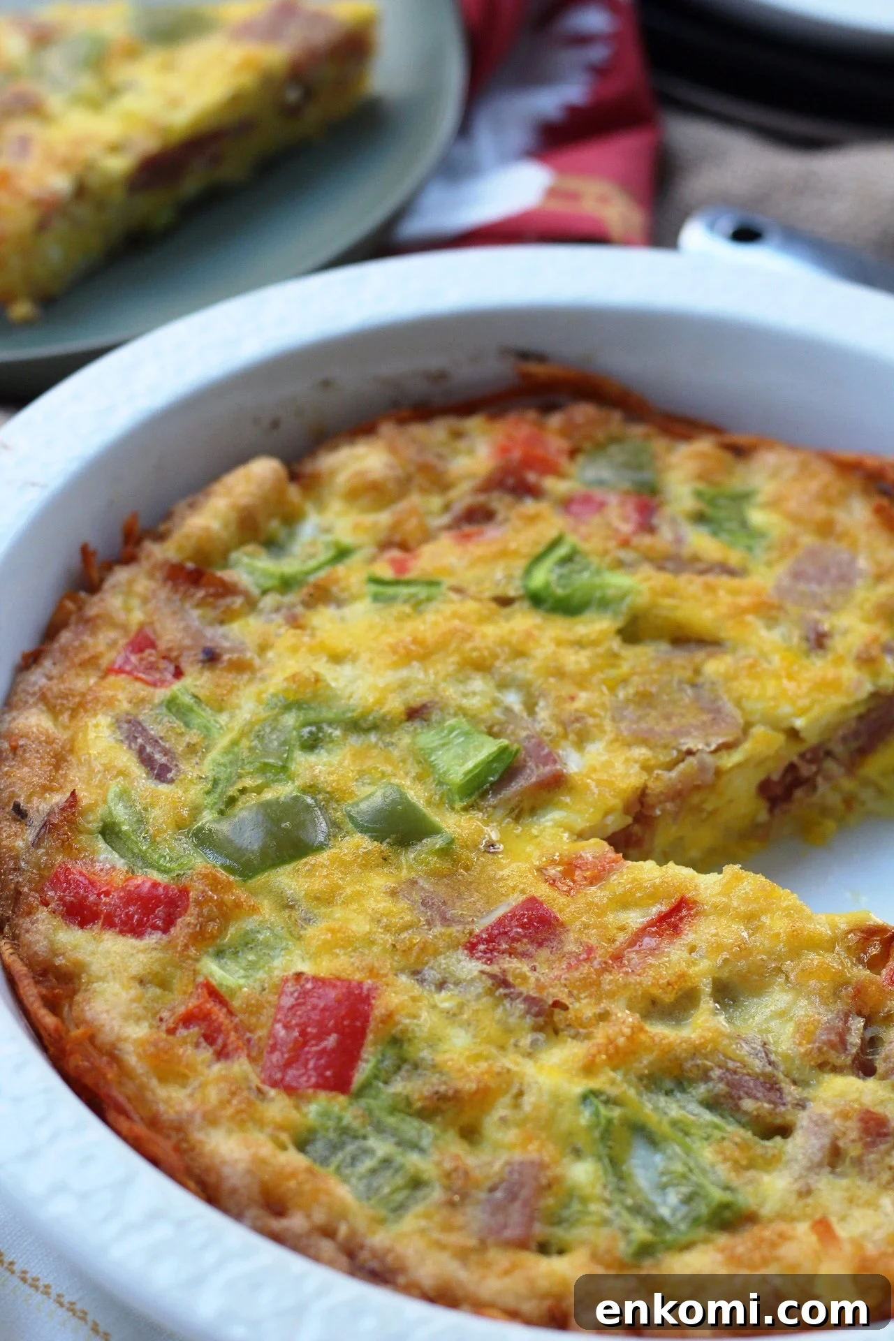 paleo ham egg bake Paleo ham egg bake is the perfect family friendly leftover ham recipe. It works for both hosting a brunch or simple Whole30 meal prep to have grab-and-go breakfasts for the week. Everyone loves the hash brown crust in this Whole30 breakfast casserole too! #whole30eggbake #paleoeggbake #paleoham
