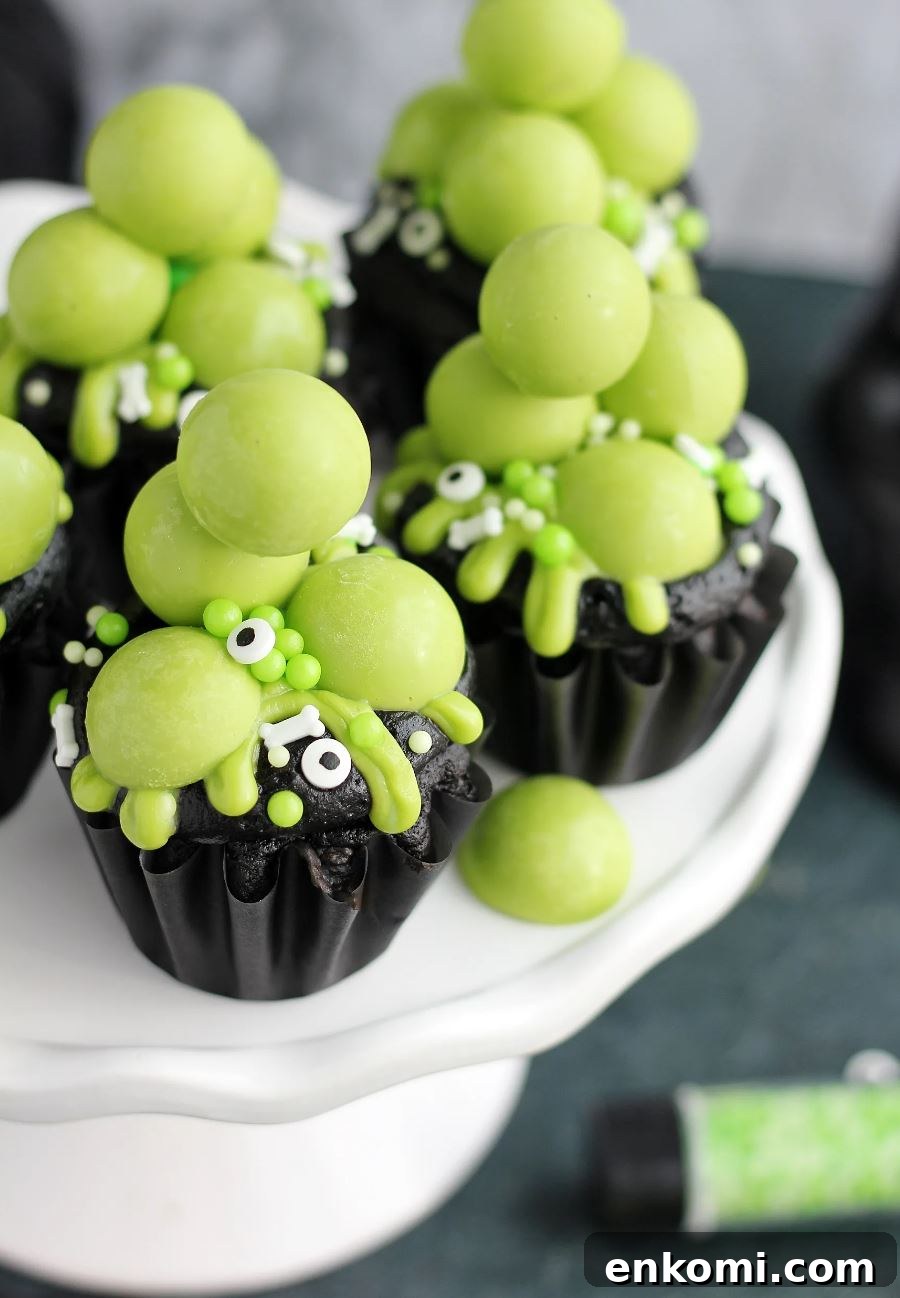8 Spooky Halloween Cupcake Ideas to Wow Guests 3 Witches cauldron cupcakes