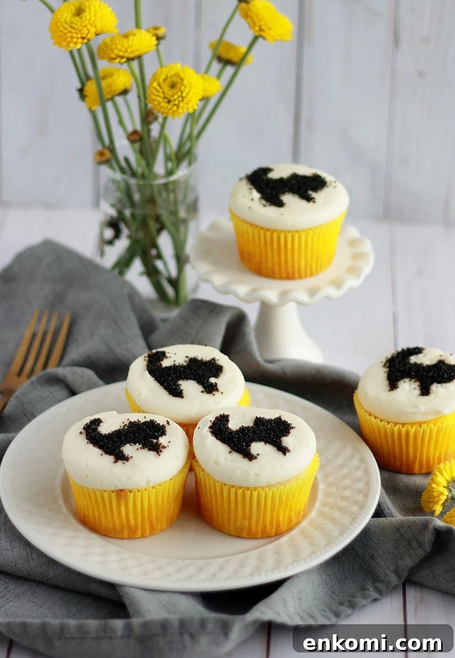 8 Spooky Halloween Cupcake Ideas to Wow Guests 5 Black cat cupcakes