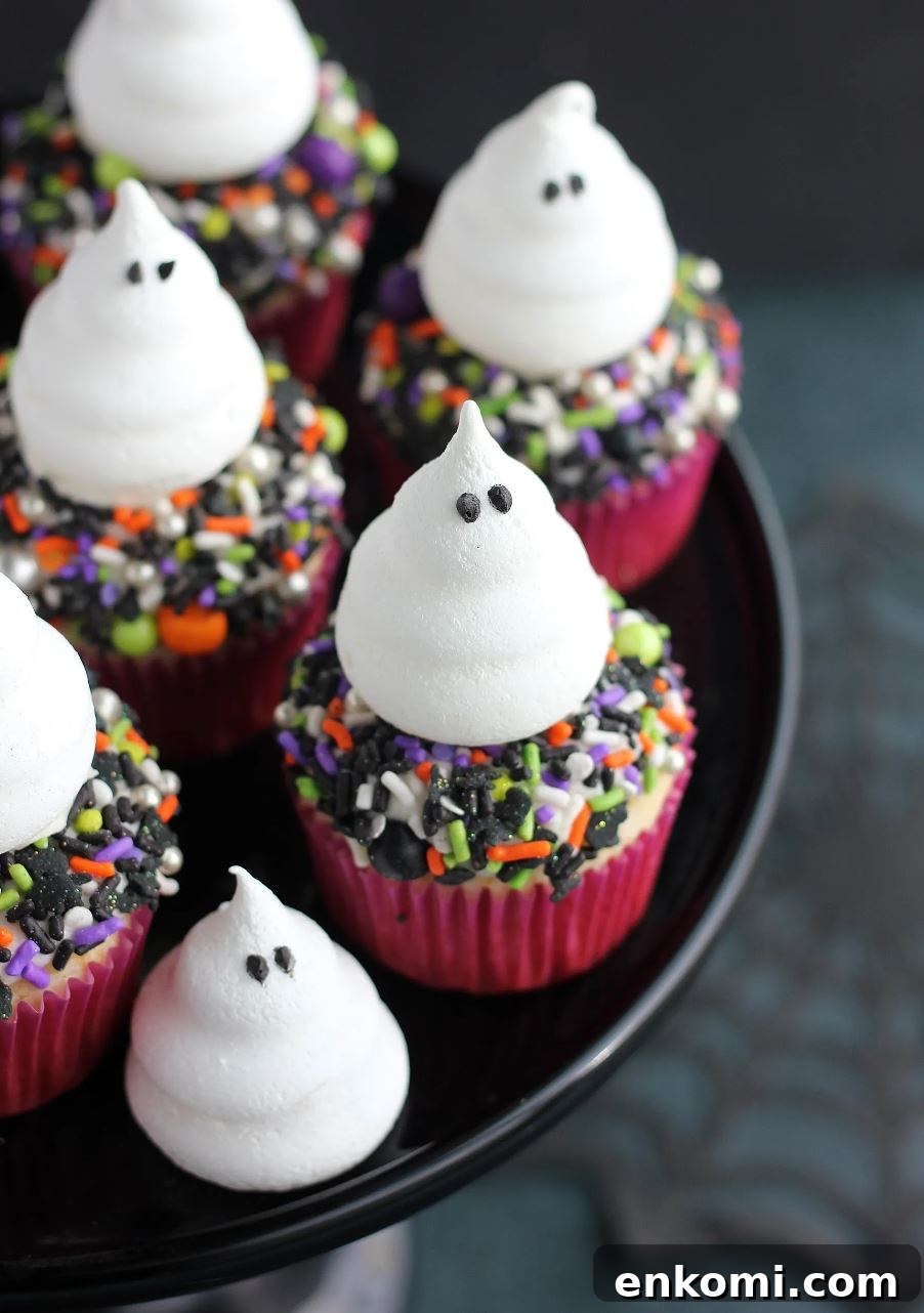 8 Spooky Halloween Cupcake Ideas to Wow Guests 7 Meringue ghost cupcakes