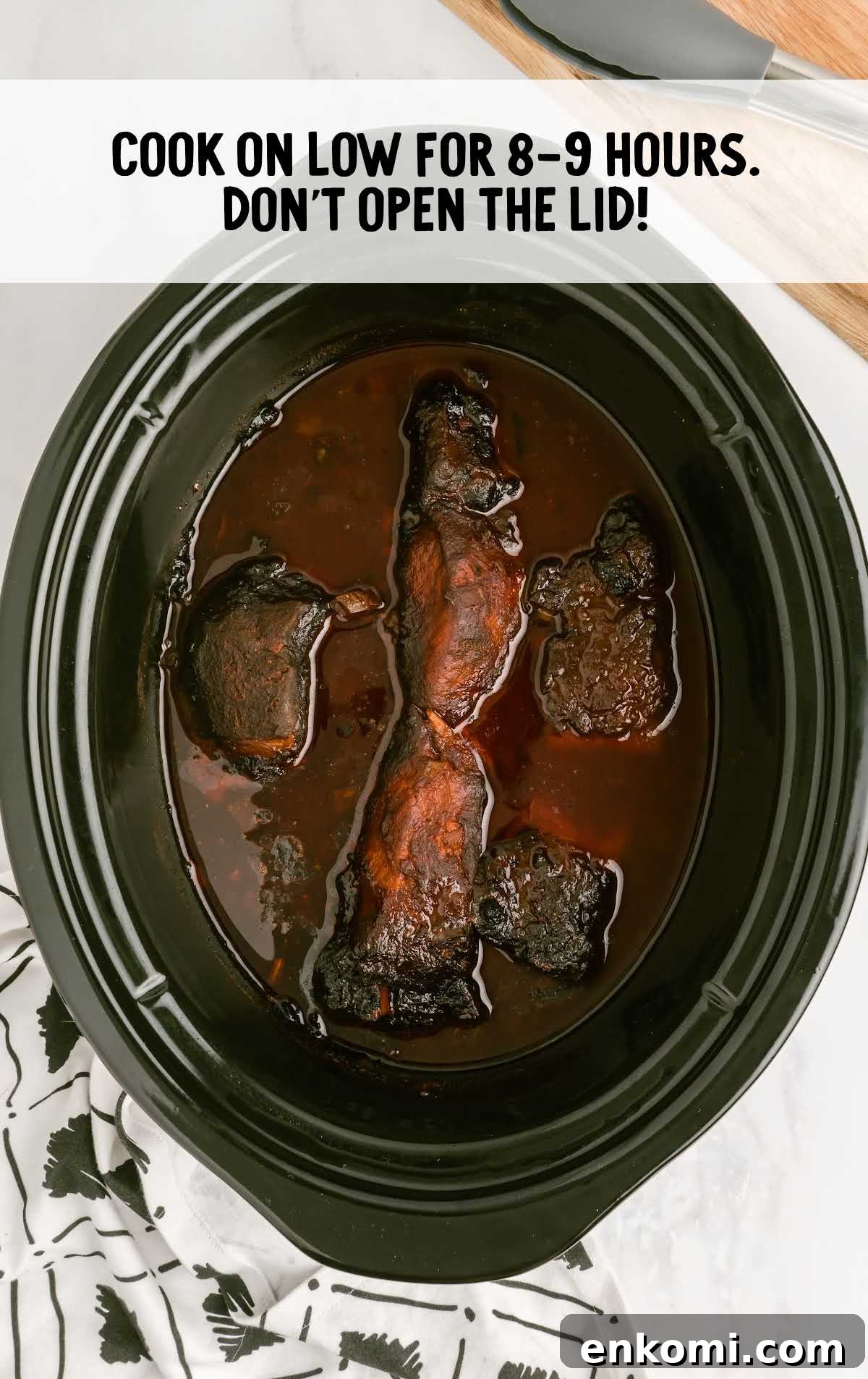 Slow Cooker Country-Style Ribs with Tangy BBQ Sauce 6 ribs cooked in a slow cooker