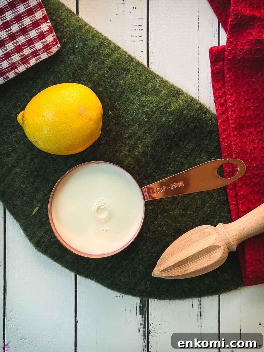 How to Make Sour Milk at Home for Baking and Cooking 3 Make your own sour milk by combining lemon juice and milk.