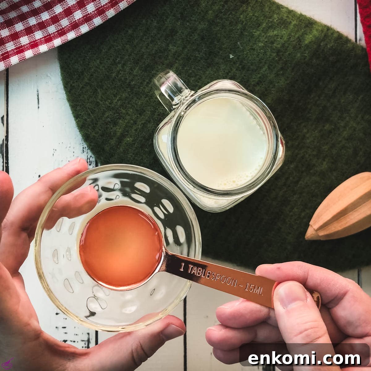 How to Make Sour Milk at Home for Baking and Cooking 5 Add 1 tbsp of lemon juice.